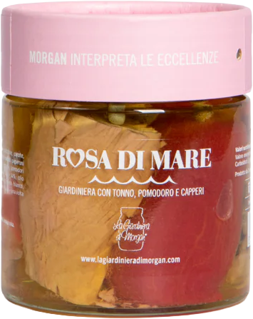Ein Glas mit EINGELEGTE GEMÜSE MIT THUNFISCH "ROSA DI MARE" von La Giardiniera de Morgan, mit rosa Deckel und Etikett, ist auf weißem Hintergrund abgebildet.
